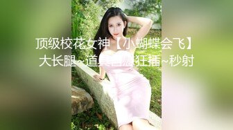 贵在真实，海滩游泳场女士简易淋浴棚偸拍多位妹子洗澡，有大奶少女有性感少妇，还是少妇讲究卫生冲的仔细3